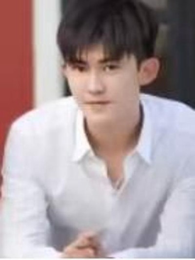 Anh Học Trưởng Bá Đạo Yêu Em 2025